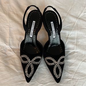 NWOT Manolo Blahnik Doyasi 70 Black Vevlet Pumps